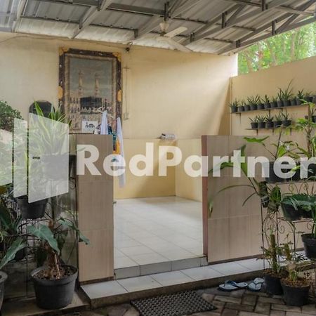 Vandhela Homestay Syariah Mitra Reddoorz Surabaja Zewnętrze zdjęcie