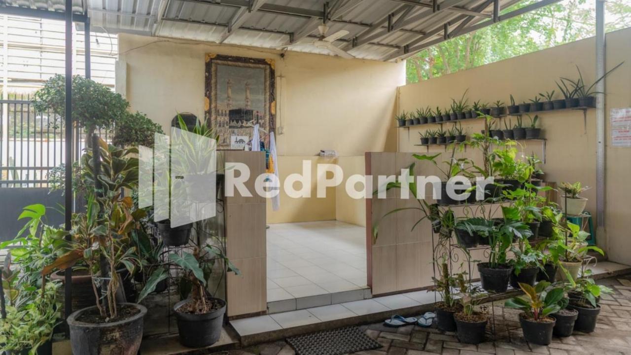Vandhela Homestay Syariah Mitra Reddoorz Surabaja Zewnętrze zdjęcie